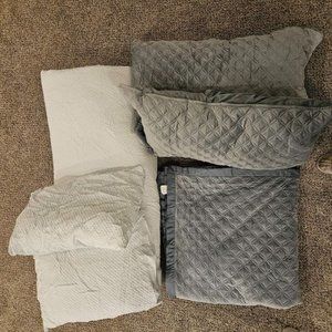 QUEEN Mint duvet+shams with King velvet quilt + shams bedding set.